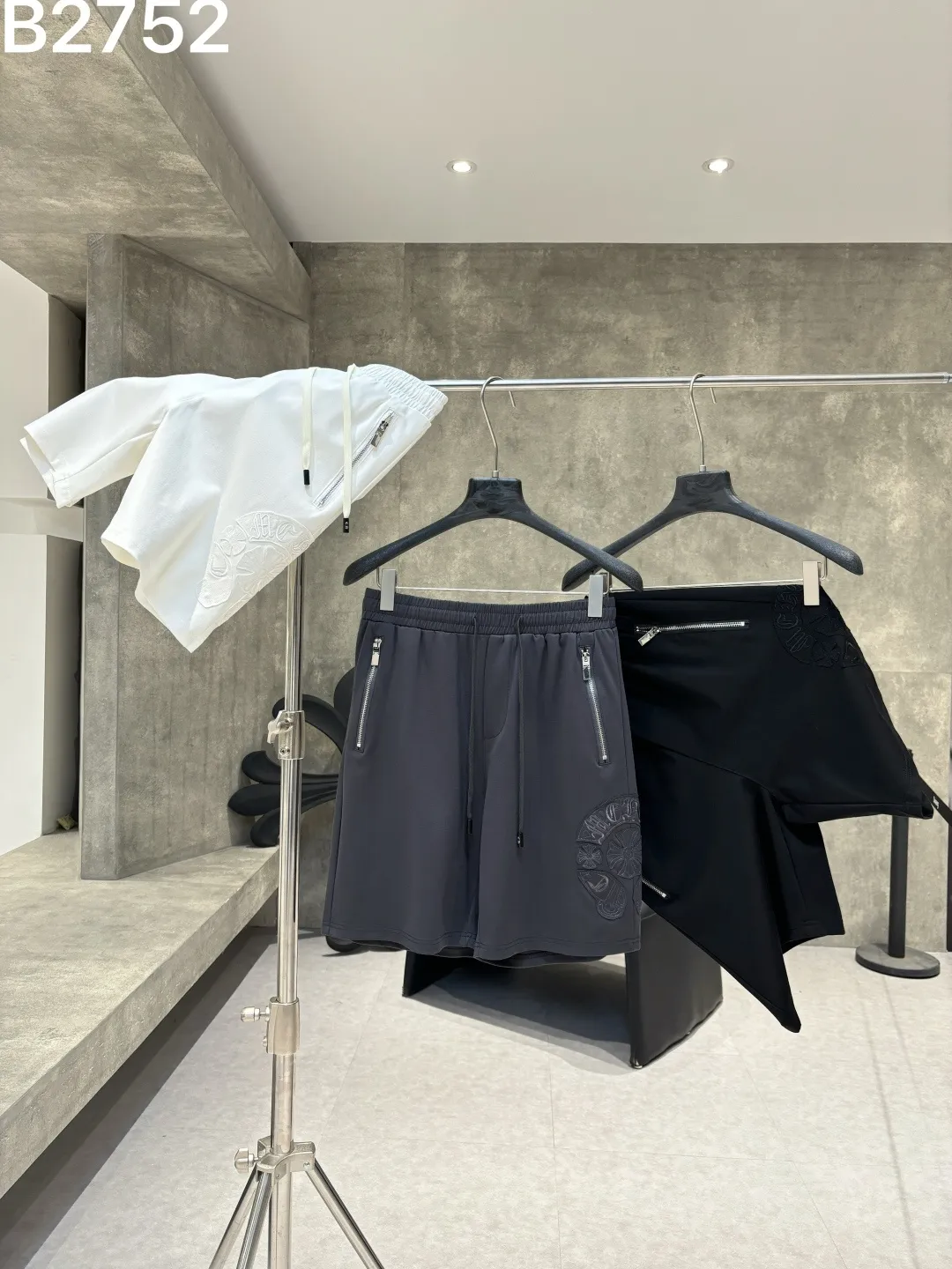 New Arrival ， ， logo。 ， ， ， ， Breathable， ， ：White Black Gray Sizes：M-4XL